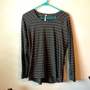 Lululemon long sleeve shirt size 6